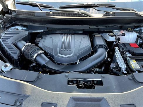 Used 2025 Chevrolet Traverse LT w/ Enhanced Driving Package AWD/4WD image 34