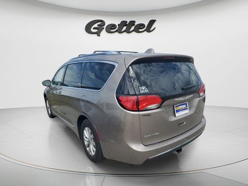 Used 2018 Chrysler Pacifica Touring-L Plus FWD image 5