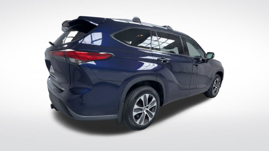 Used 2021 Toyota Highlander XLE AWD/4WD image 8