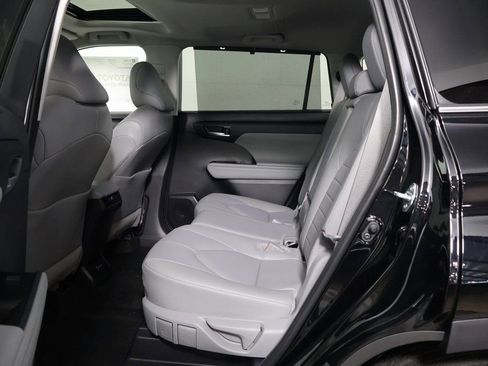 New 2026 Toyota Highlander XLE image 6