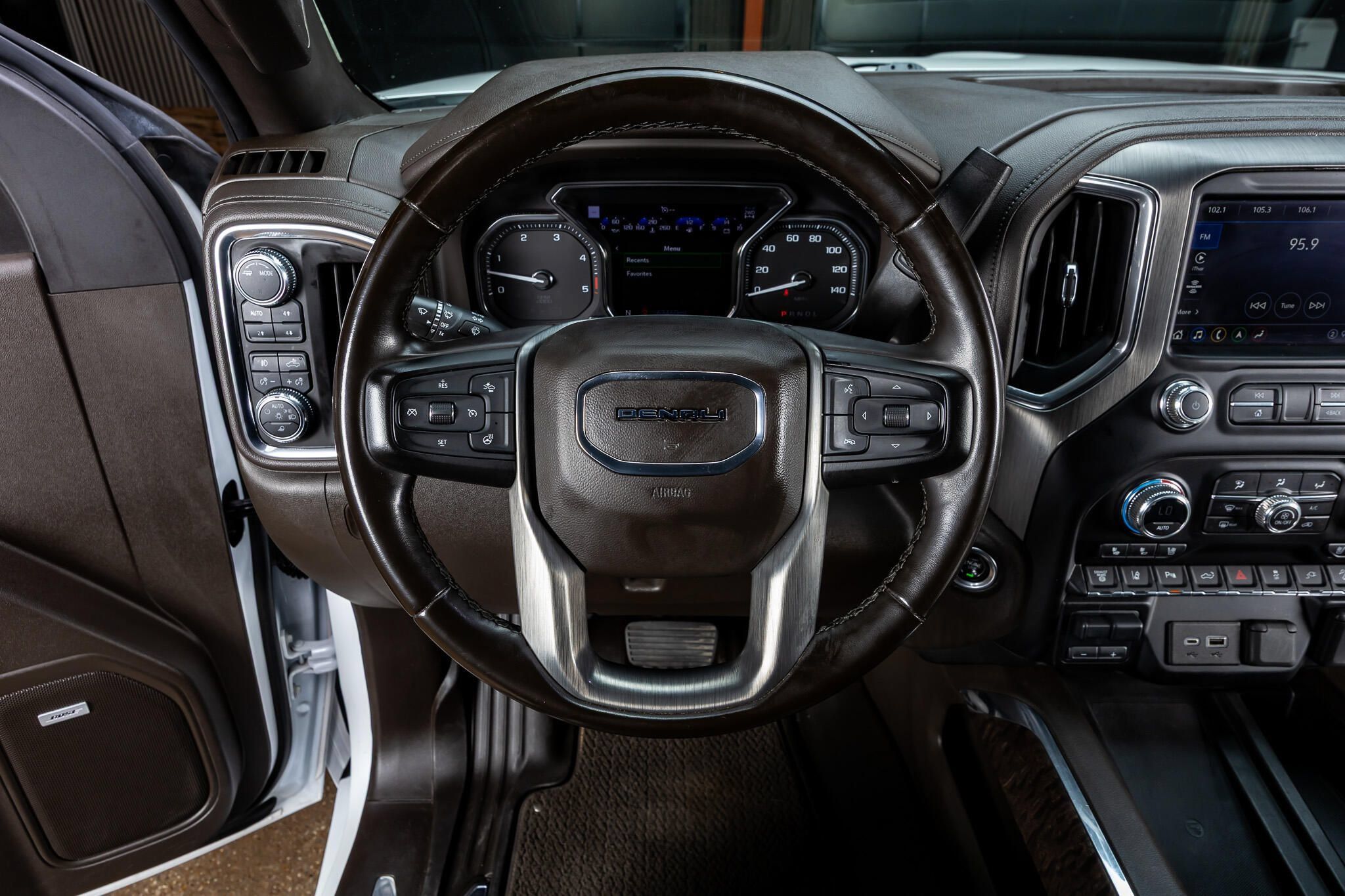 Used 2023 GMC Sierra 2500 Denali w/ Denali Ultimate Package AWD/4WD image 16