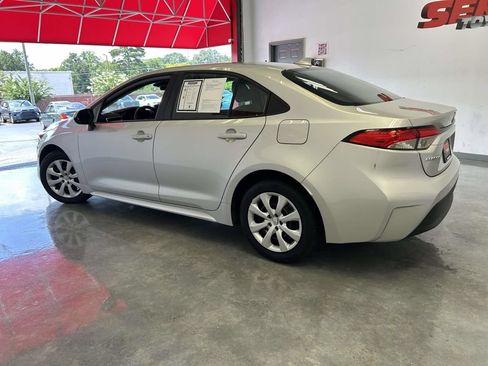 Used 2025 Toyota Corolla LE FWD image 6