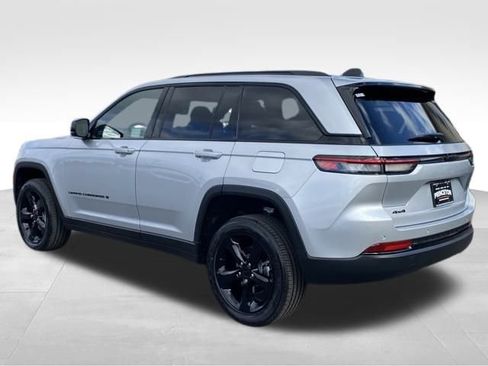 New 2025 Jeep Grand Cherokee Altitude image 4