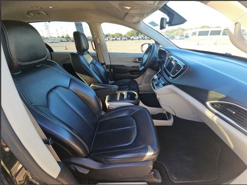 Used 2021 Chrysler Voyager Lxi image 29