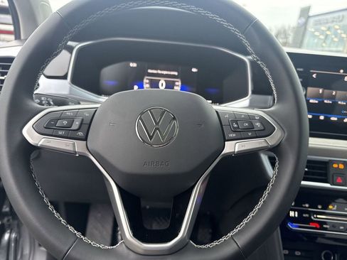 New 2026 Volkswagen Taos SE FWD image 18