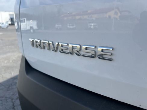 Used 2023 Chevrolet Traverse LS image 12