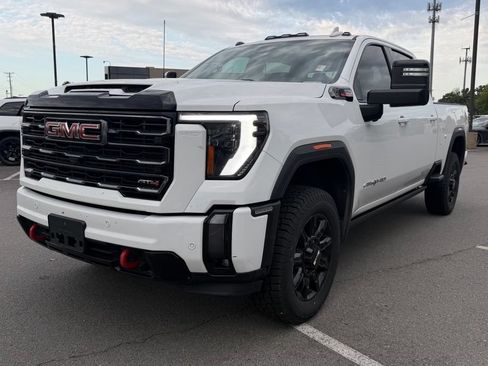 Used 2024 GMC Sierra 2500 AT4 w/ AT4 Premium Plus Package AWD/4WD image 3
