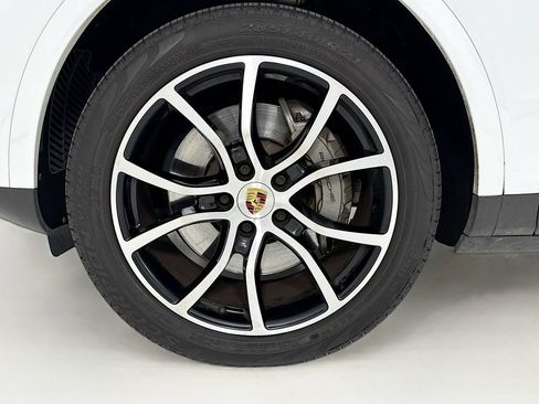 Certified 2021 Porsche Cayenne S AWD/4WD image 11