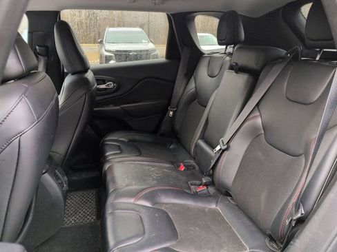 Used 2021 Jeep Cherokee Trailhawk w/ Comfort/Convenience Group image 10