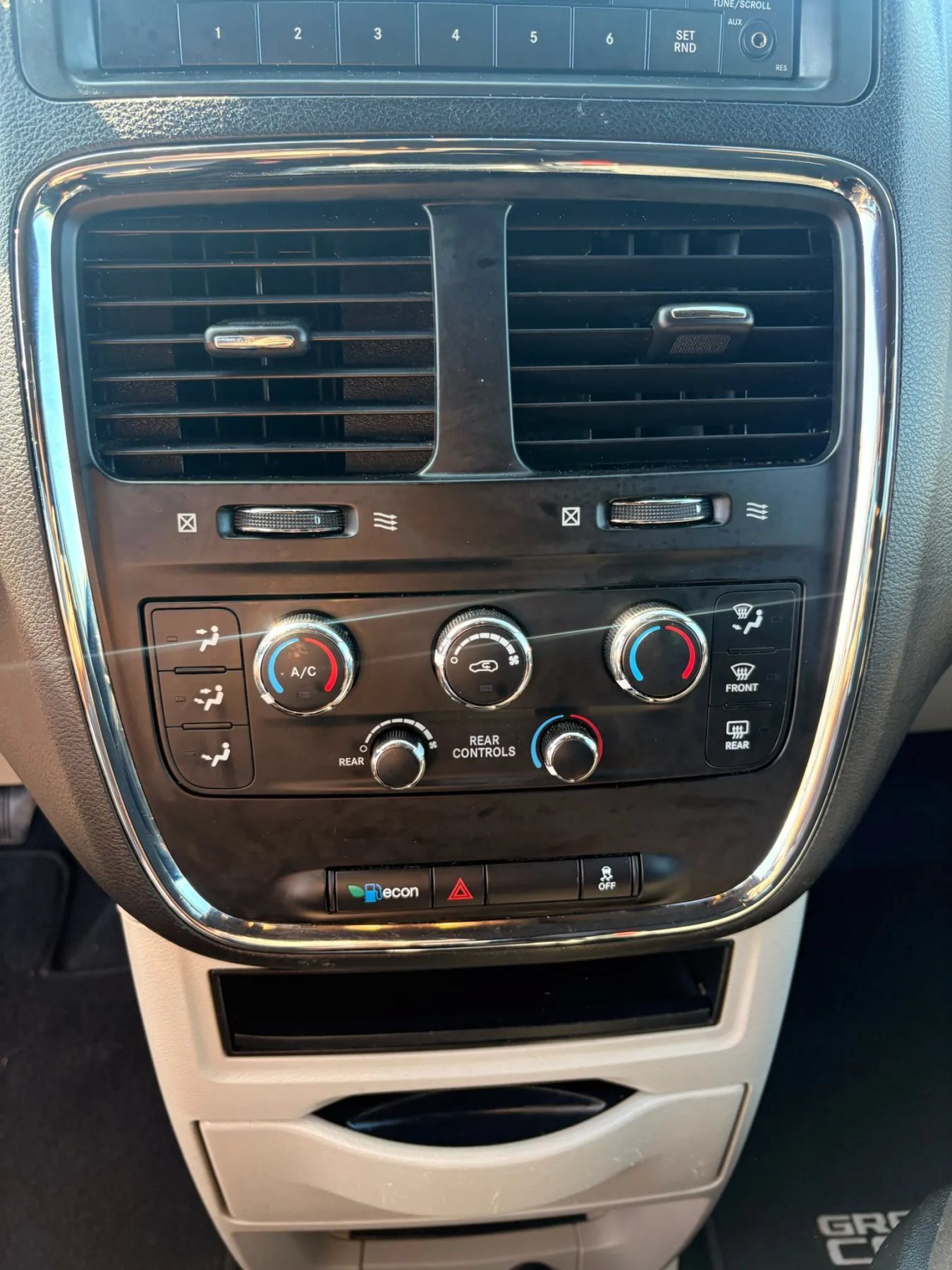 Used 2016 Dodge Grand Caravan SE FWD image 19
