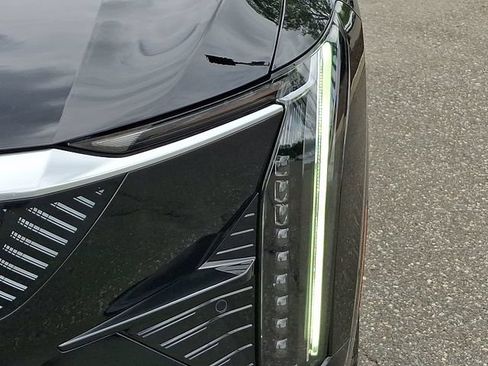 Certified 2025 Cadillac Optiq Luxury 2 AWD/4WD image 7