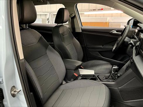 New 2026 Volkswagen Taos SE image 31