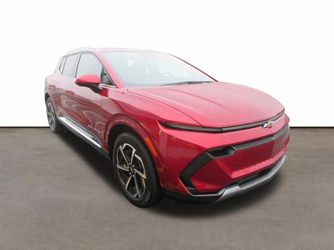 Used 2025 Chevrolet Equinox EV LT w/ Convenience Package image 7