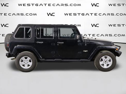 Used 2012 Jeep Wrangler Unlimited Sahara w/ Connectivity Group AWD/4WD image 38
