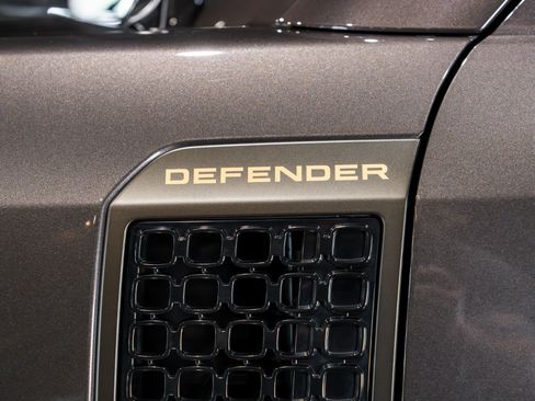 Used 2025 Land Rover Defender 110 AWD/4WD image 43