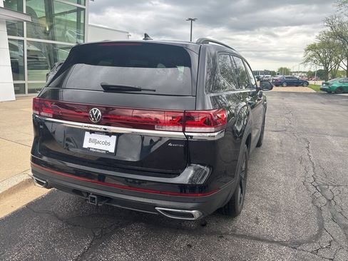 Used 2024 Volkswagen Atlas SE w/ Black Wheel Package AWD/4WD image 9