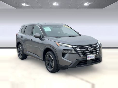 Used 2024 Nissan Rogue SV image 7