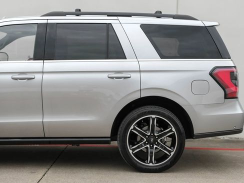 Used 2020 Ford Expedition Limited w/ Equipment Group 303A AWD/4WD image 18