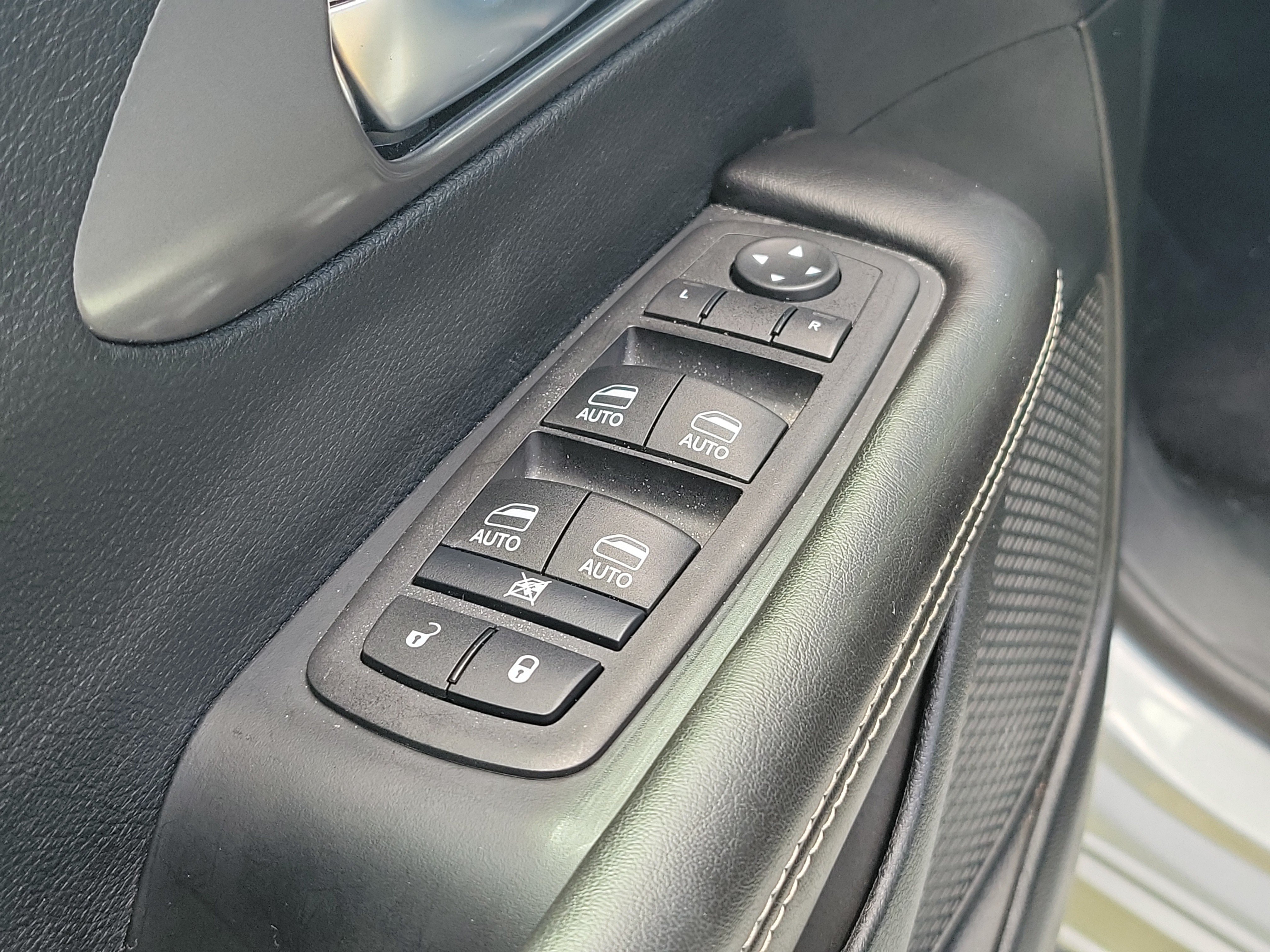 Used 2026 Chrysler Pacifica Select FWD image 19