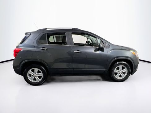 Used 2017 Chevrolet Trax LT w/ LT Convenience Package FWD image 4