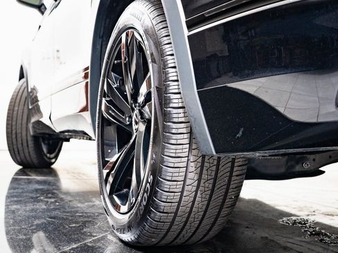 Used 2024 Volkswagen Tiguan SE R-Line image 42