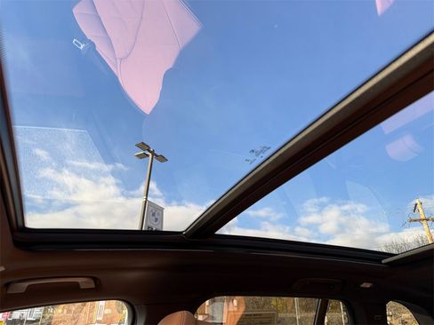 Used 2025 BMW X5 xDrive40i w/ Climate Comfort Package image 34