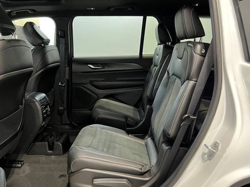 New 2025 Jeep Grand Cherokee L Altitude image 12
