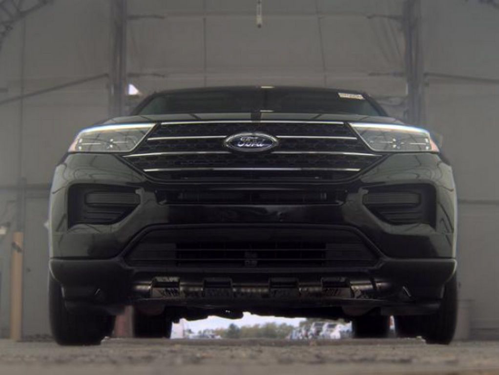 Used 2023 Ford Explorer XLT AWD/4WD image 4