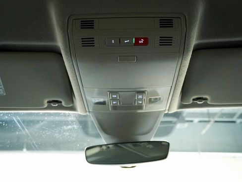 Used 2023 Volkswagen Tiguan SE image 17