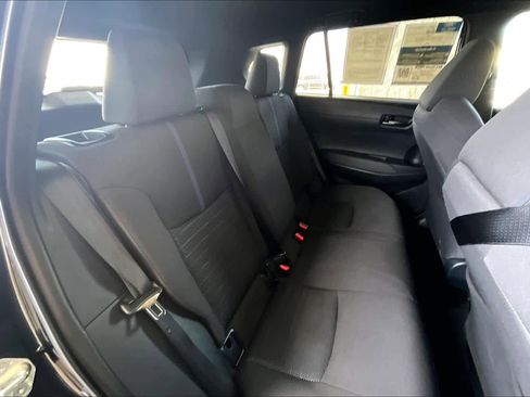 Used 2024 Toyota Corolla Cross SE image 18