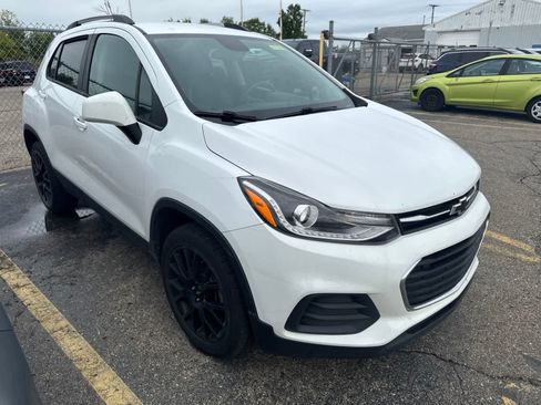 Used 2021 Chevrolet Trax LT w/ Sport Edition AWD/4WD image 23