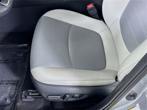 Used 2024 Toyota RAV4 Limited image 18