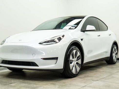 Used 2023 Tesla Model Y Long Range AWD/4WD image 7