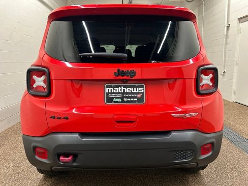 Used 2023 Jeep Renegade Trailhawk AWD/4WD image 3
