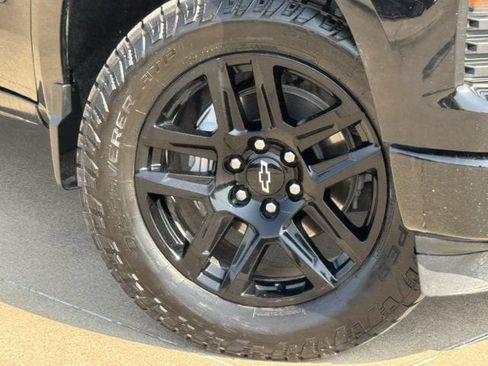 Used 2023 Chevrolet Silverado 1500 Custom AWD/4WD image 29