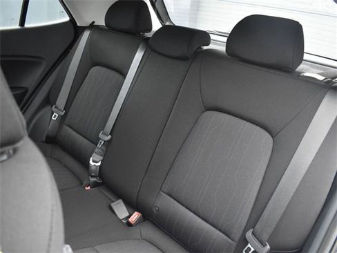 Used 2025 Hyundai Venue SE image 19