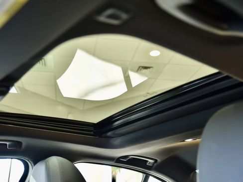 Used 2019 BMW 330i xDrive Sedan w/ Convenience Package image 17