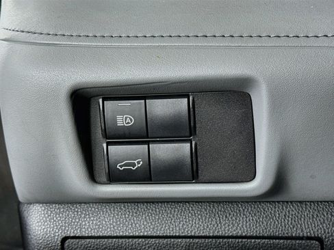 Used 2022 Toyota Highlander XLE AWD/4WD image 10