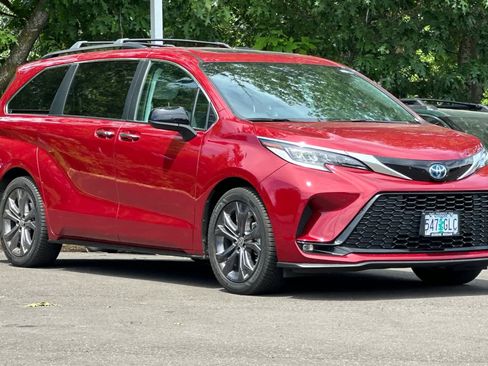 Used 2022 Toyota Sienna XSE w/ XSE Plus Package FWD image 9