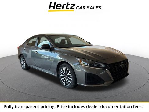 Used 2025 Nissan Altima 2.5 SV FWD image 1