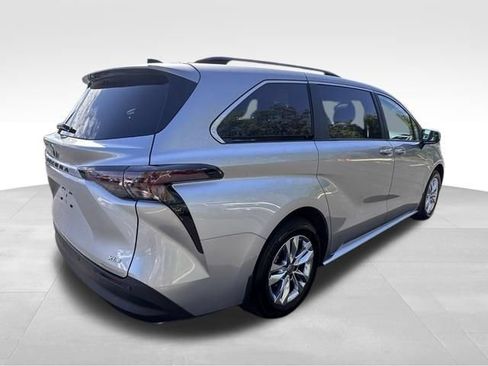 Used 2025 Toyota Sienna XLE w/ XLE Plus Package AWD/4WD image 7