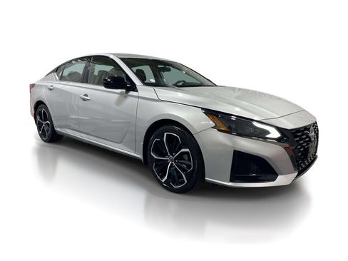 Used 2023 Nissan Altima 2.5 SR FWD image 5