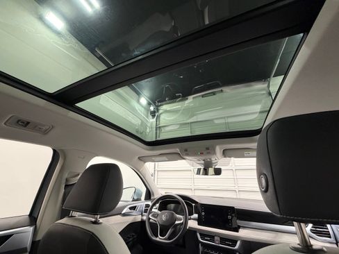 Used 2026 Volkswagen Taos SE w/ Panoramic Sunroof Package FWD image 38