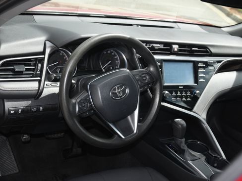 Used 2020 Toyota Camry LE image 8