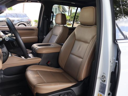 Used 2021 Chevrolet Tahoe Premier RWD image 2