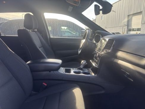 Used 2022 Jeep Grand Cherokee Laredo E image 9