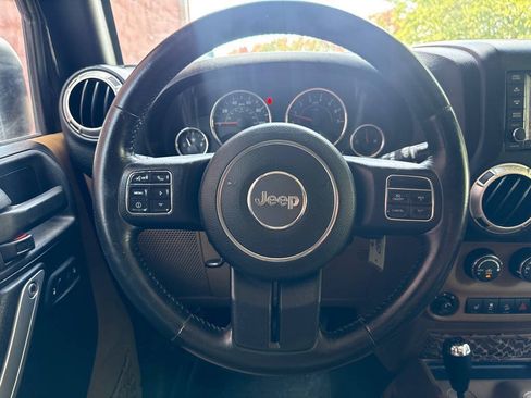 Used 2015 Jeep Wrangler Unlimited Rubicon w/ Dual Top Group AWD/4WD image 15