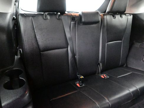 Used 2021 Toyota Highlander Platinum image 18