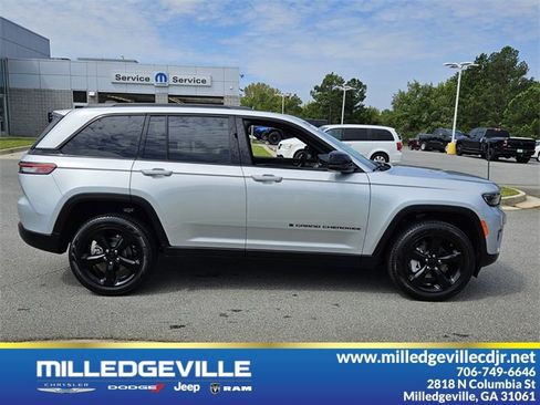 New 2025 Jeep Grand Cherokee Limited w/ Black Appearance Package image 16