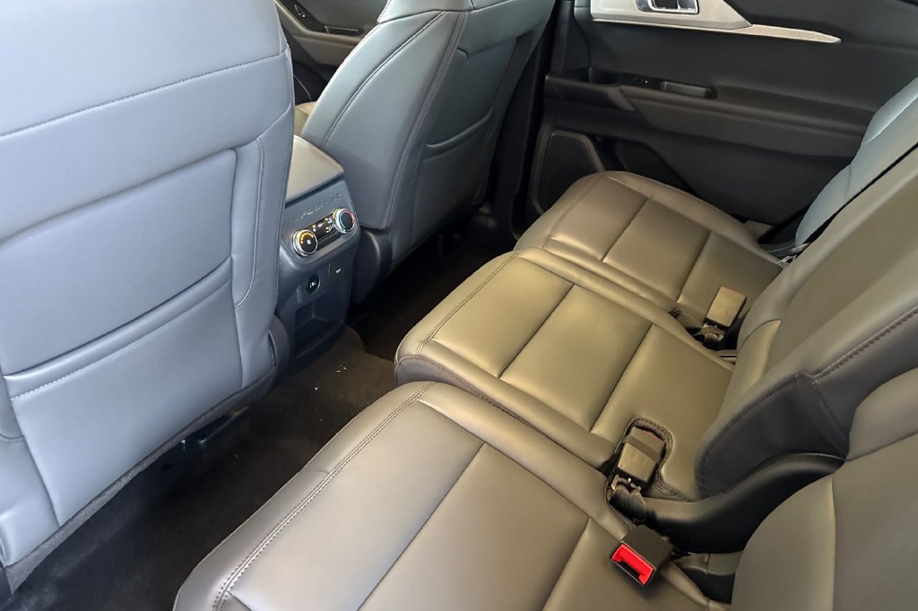 New 2026 Ford Explorer Active w/ Active Comfort Package AWD/4WD image 12